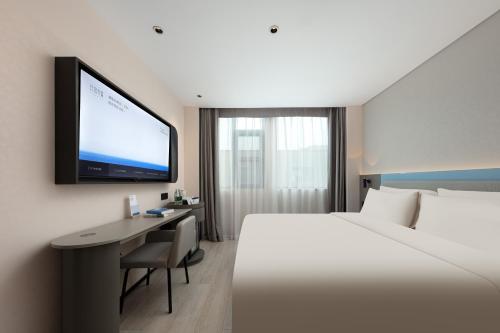 Standard Single Room room in Light Hotel Hangzhou West Lake Yintai Nansong Royal Street