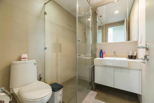 Deluxe One-Bedroom Apartment image 1