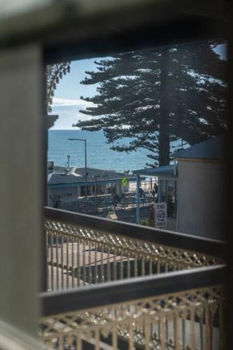 Aqua by the Sea - 1BR, Beachfront, Pool & Gym