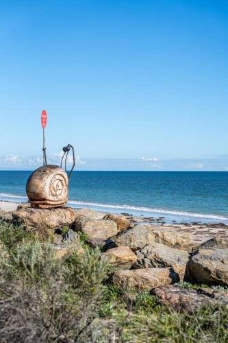 Aqua by the Sea - 1BR, Beachfront, Pool & Gym