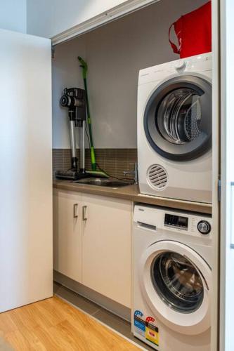 Aqua by the Sea - 1BR, Beachfront, Pool & Gym