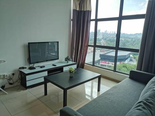 Vista Alam P Big Studio - Tap to explore photos