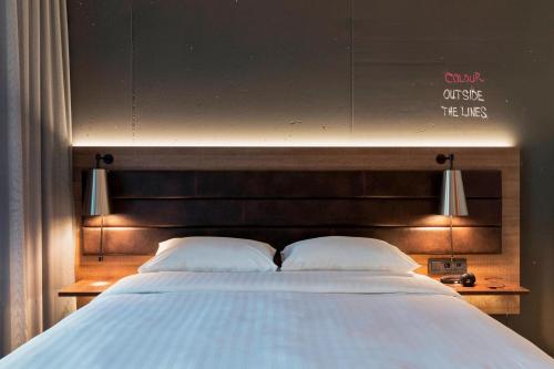 Moxy Frankfurt East - image 13