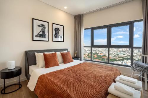 Three-Bedroom Deluxe Apartment image 10