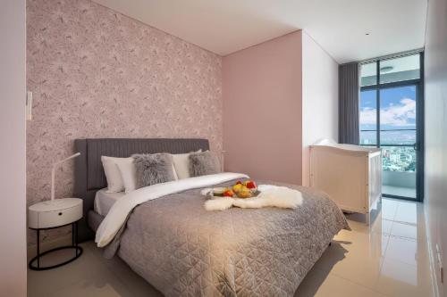 Three-Bedroom Deluxe Apartment image 8