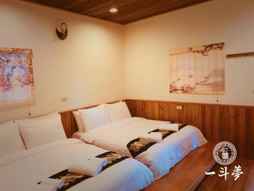 2 double beds