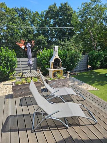 Bowery Guest Houses - Árnyas vendégházak - jakuzzi használattal (Bowery Guest Houses - Arnyas vendeghazak - jakuzzi hasznalattal) in Balatonalmádi