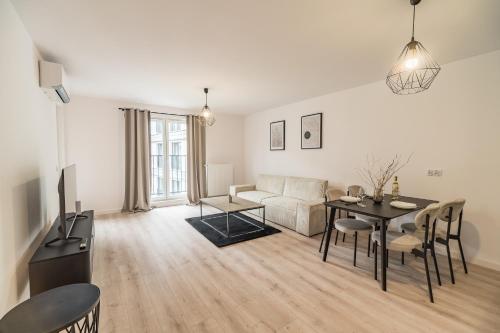 Grzegórzki Apt - Balcony, AC, Shops&Tram nearby - by Rentujemy, Cracovia (foto 8)