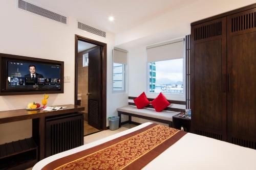 Deluxe Double or Twin Room image 4