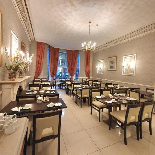Exterior view, Hotel Oliver, 198 Cromwell Road SW50SN near Selesa Restaurant
