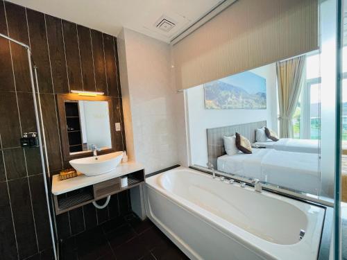 Shower, Dalat Wonder  Resort in Tuyen Lam Lake