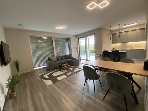 Modern Living in Budapest, Budapest