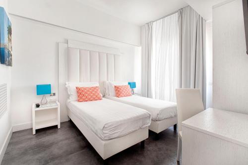Standard Double Room image 2