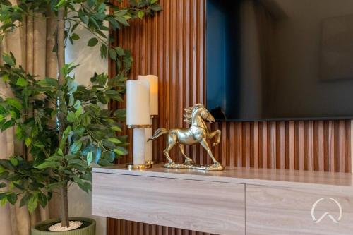 Luxurious 3BR In Act 1 Act 2 with Burj Khalifa View, Dubai (photo 8)