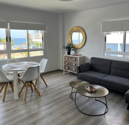 CORNELIAS HOME TC2 between LAS VISTAS & LOS CRISTIANOS BEACH