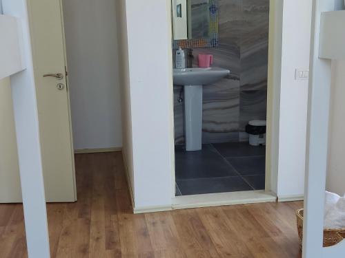 Vila Ndreca, Tirana (Foto 6)