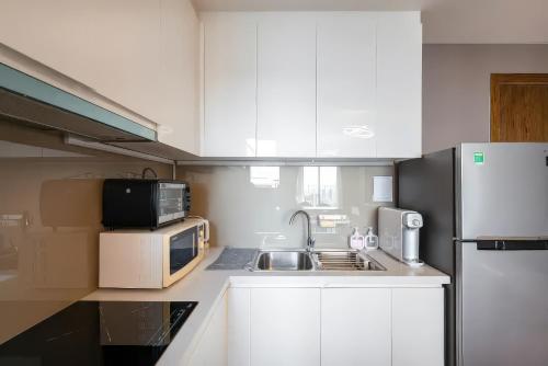 Two-Bedroom Deluxe Apartment image 10