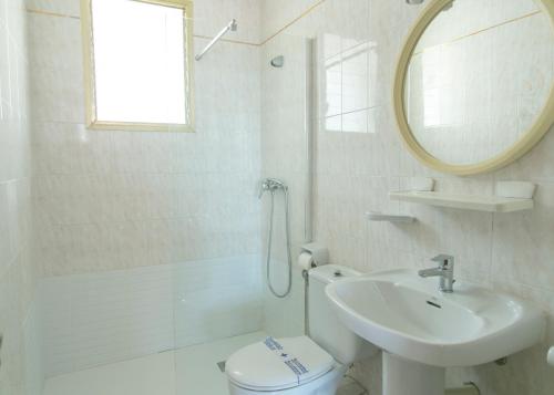 One-Bedroom Apartment image 10