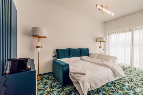 1 king bed, 1 sofa bed