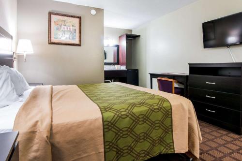Econo Lodge Selma - image 13