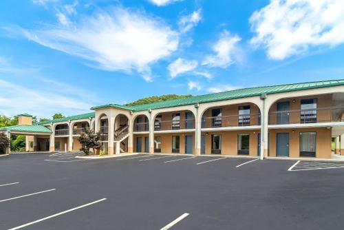 . Quality Inn Russellville