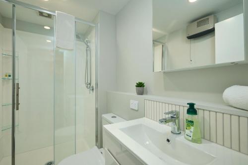 Modern Mountain Views Sunny - Kaikoura