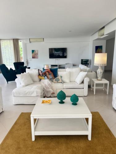 Villa con piscina con 8 camere matrimoniali ad Anacapri, by La Canostra Capri