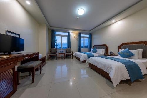 The One Hostel & Rooftop Bar Catba in Cat Ba Island