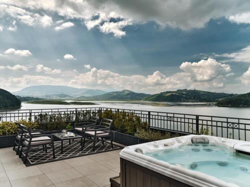 Heron Live Hotel Marina & SPA in โนวี ซองช์