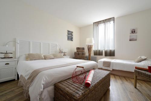 1 queen bed, 1 twin bed