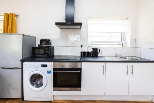 Stylish 2 bedroom apartment next to Train Station in Dewsbury