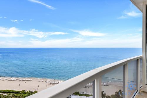 Deluxe Studio Ocean View Premium Amenities in Sunny Isles Beach, USA
