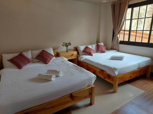 2 queen beds