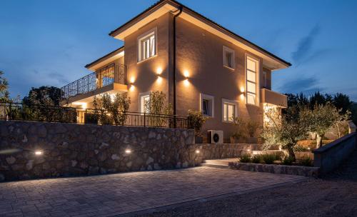 Villa Lusarci with pool in ซกาลยิซี