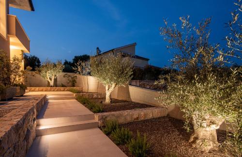 Villa Lusarci with pool in ซกาลยิซี