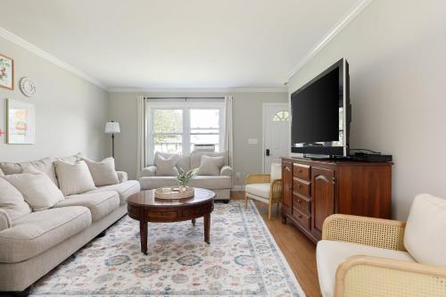 The Cherry House 3Bd 1B in Interlochen, USA