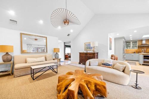 Venice Home with Game Room, Theater, Pool and Spa in Los Angeles, USA