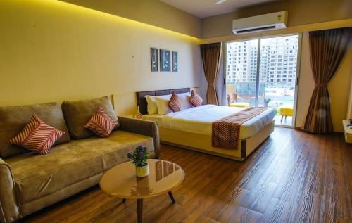 Weekend Address Managed By Living Homes, Súrat (fotografie 7)