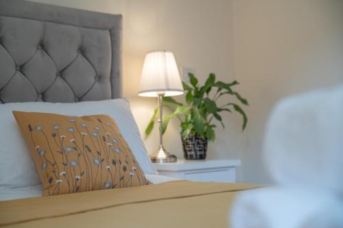 Steps away from New Street Station & 2 Beds & 2 Baths Flat at City Center