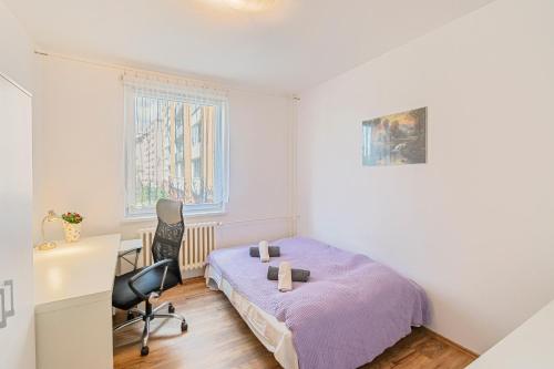 A private ROOM in a shared flat - Soukromý pokoj ve sdíleném bytě (A private ROOM in a shared flat - Soukromy pokoj ve sdilenem byte) in โฮลิเซ