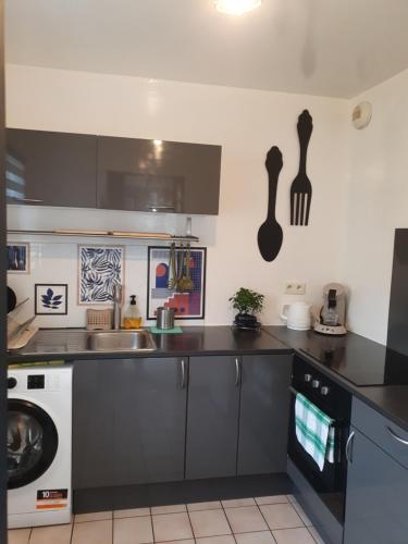 Cosy & Modern Logement avec parking privé et proche métro Paris !, Le Kremlin-Bicêtre (zdjęcie 10)