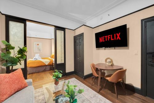 Midtown 1BR near Grand Central & Bryant Park, New York