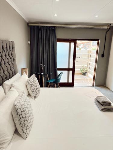 Lighthouse Guesthouse & Cafe Room Type - Deluxe Room