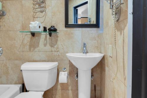 Premier Walking Distance to Times Square Condo NY in New York, USA