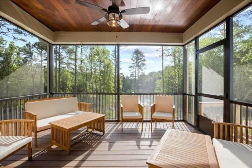 Lake Norman Home Lake Access with Heated Pool & Hot Tub