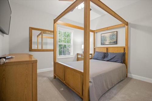 Lake Norman Home Lake Access with Heated Pool & Hot Tub