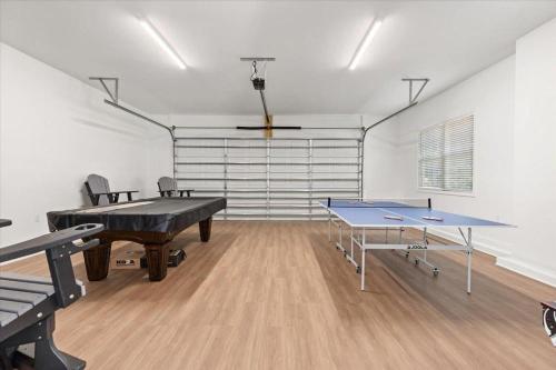 Lake Norman Home Lake Access with Heated Pool & Hot Tub