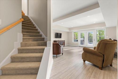 Lake Norman Home Lake Access with Heated Pool & Hot Tub