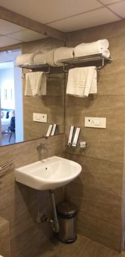 Weekend Address Managed By Living Homes, Súrat (fotografie 11)