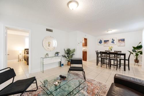 Spacious Miami Oasis! 3 Br Apt Mins From Brickell in Miami, USA